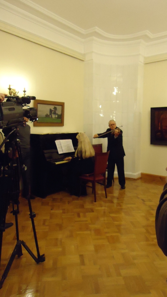 15 ноября 2012 года наш 7А класс МБОУ лицей №  44 посетил открытие выставки московского художника Ильи Александровича Каверзнева. 